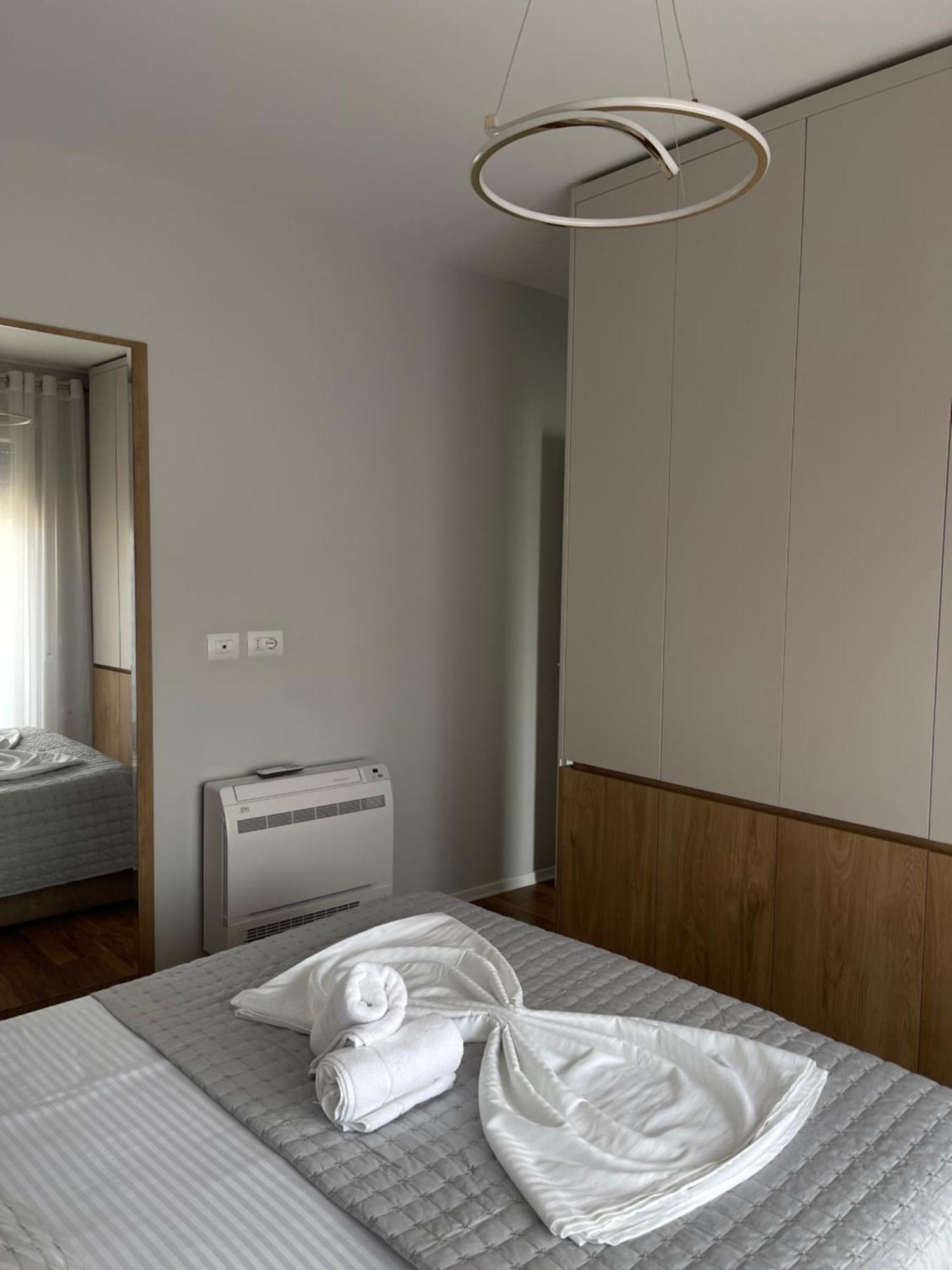 New Bazaar, Grand Apartment Тирана Экстерьер фото