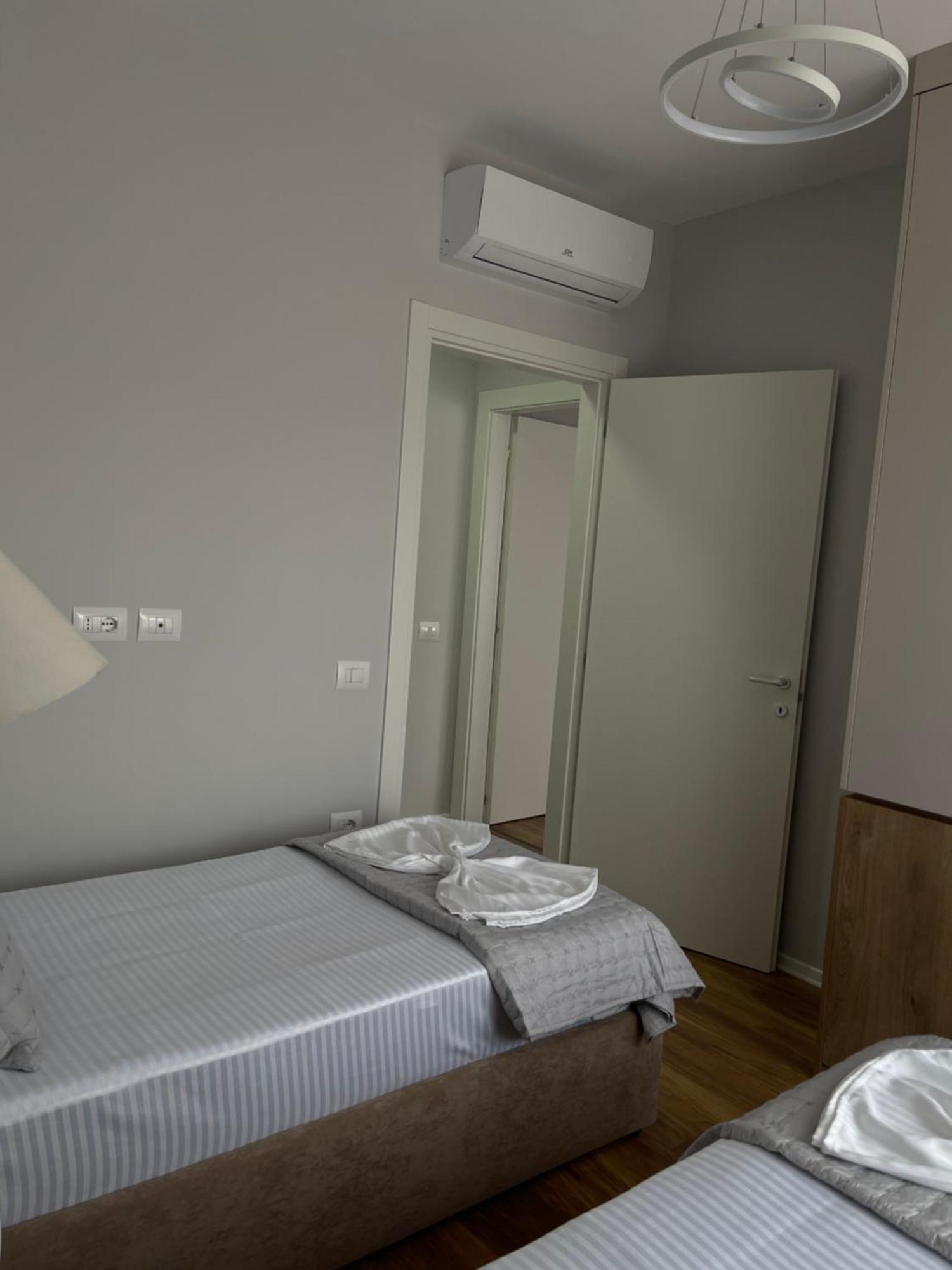 New Bazaar, Grand Apartment Тирана Экстерьер фото